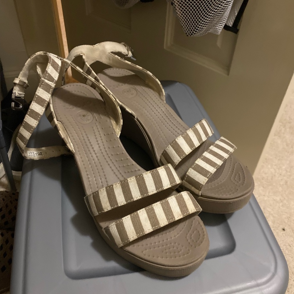 Crocs Leigh II Ankle Strap Wedge Sandals
Womens 10, Beige Taupe Stripe